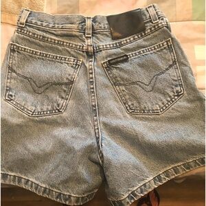 Womens Harley Davidson denim shorts size 8
SOLD